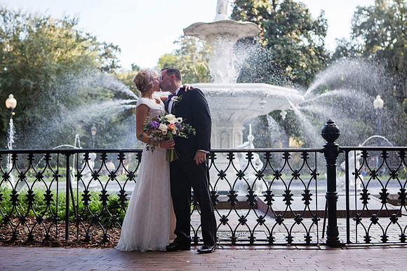 Forsyth-Park-Fountain-Savannah-wedding-photographer-1365x910