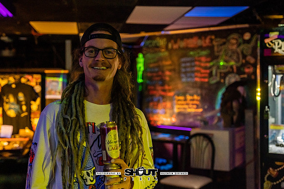 0036-Off-stage Captured by Robots with Pink Peugeot and JUS B show photo by Valentin Sivyakov-VAL04044