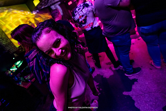 OFF Stage Bastardan Klept Dart at Smiths Olde Bar Photo By Valentin Sivyakov-VAL09005