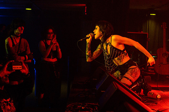 MAXINES at Howls of the Sirens Victory North photography by Valentin Sivyakov-VAL07223