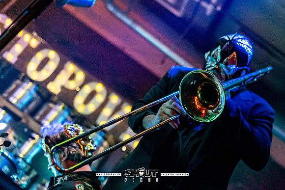 12-Savannah Stopover XI,Donna Savage, photo by Valentin Sivyakov-VAL04497