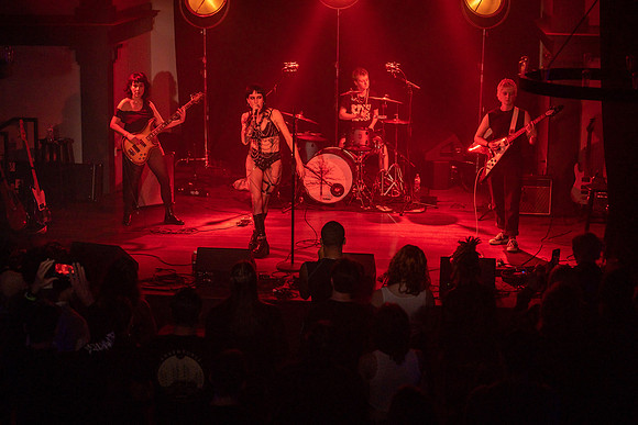 MAXINES at Howls of the Sirens Victory North photography by Valentin Sivyakov-VAL07153