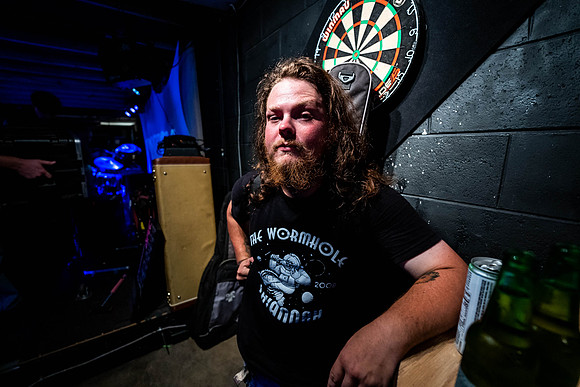 107-The Dog Days of Rock II at Wormhole Off-StageVAL09128