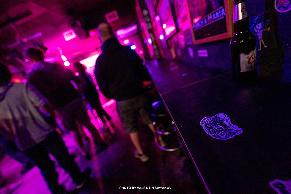 OFF Stage Bastardan Klept Dart at Smiths Olde Bar Photo By Valentin Sivyakov-VAL08879