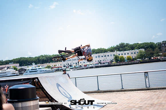 Savannah Mega Comic photography by shoutpixel