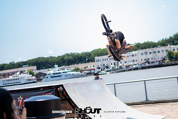 Savannah Mega Comic photography by shoutpixel