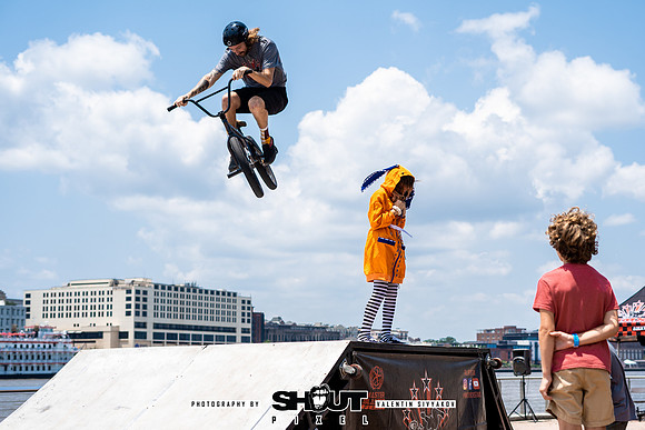 Savannah Mega Comic photography by shoutpixel