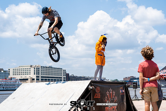 Savannah Mega Comic photography by shoutpixel