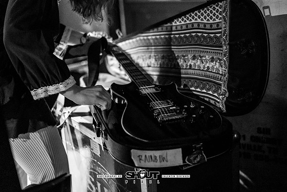Rainbow Girls Twin Twangler Tour photo by Valentin Sivyakov