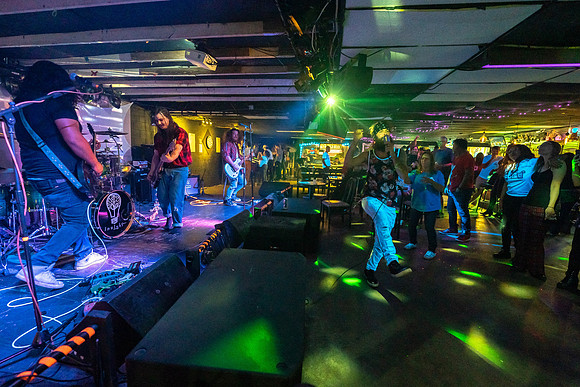 Obvious Liars at The Wormhole photography by Valentin Sivyakov-VAL03687