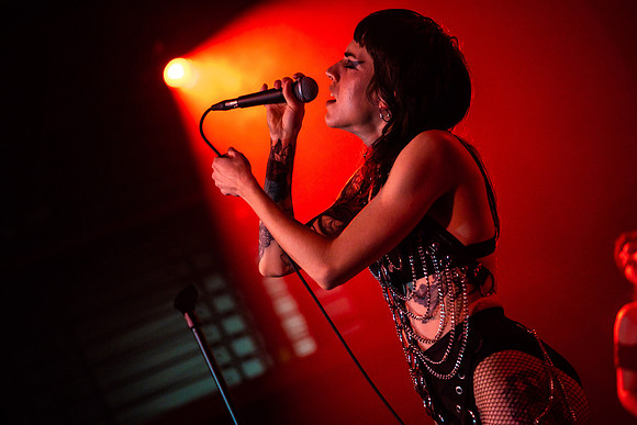 MAXINES at Howls of the Sirens Victory North photography by Valentin Sivyakov-VAL07289