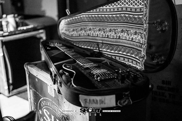 Rainbow Girls Twin Twangler Tour photo by Valentin Sivyakov
