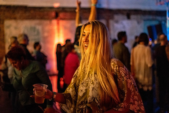 Savannah Stopover XI, photo by Valentin Sivyakov