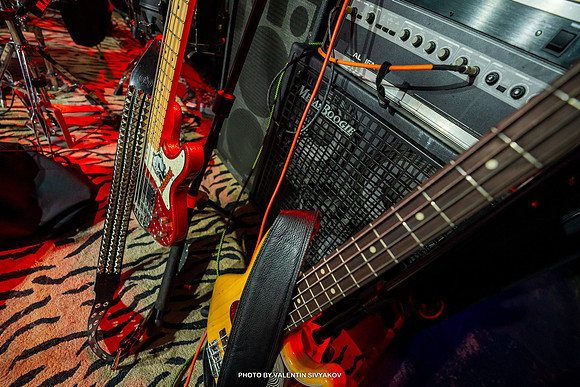 OFF Stage Bastardan Klept Dart at Smiths Olde Bar Photo By Valentin Sivyakov-VAL01178
