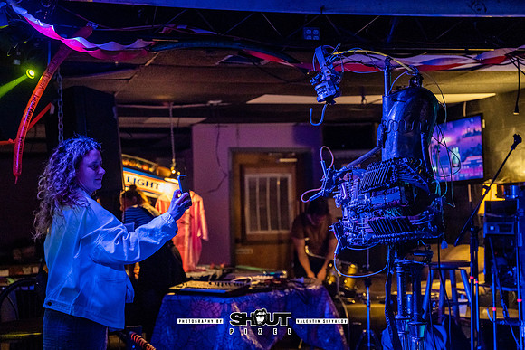 0035-Off-stage Captured by Robots with Pink Peugeot and JUS B show photo by Valentin Sivyakov-VAL04030
