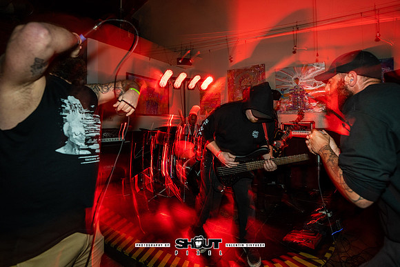 0040-Guns to Gallows at AURA Fest-0045-VAL00033