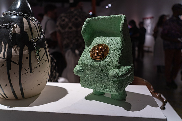 0252 Kai Lin Art OBJECTS-VAL03004