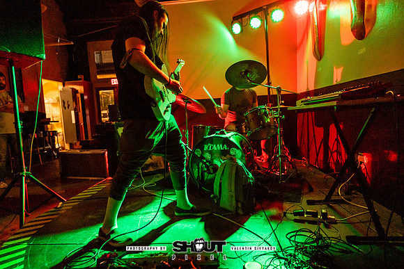 025-Pink Peugeot, AURA Fest Presents, photo by Valentin Sivyakov shoutpixel
