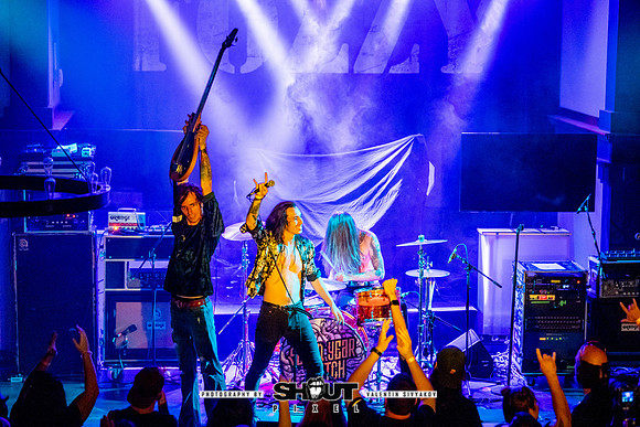 034-Seven Year Witch at Victory North Savannah photo by Valentin Sivyakov