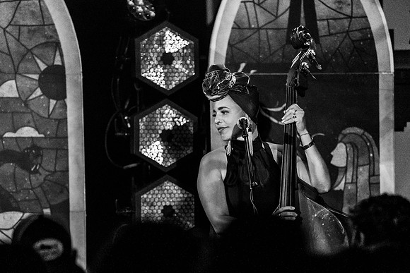Rainbow Girls Twin Twangler Tour photo by Valentin Sivyakov