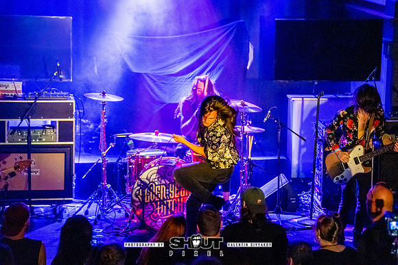 033-Seven Year Witch at Victory North Savannah photo by Valentin Sivyakov