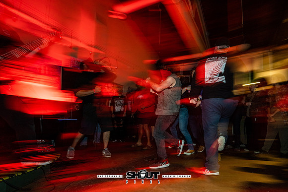 0061-Guns to Gallows at AURA Fest-0066-VAL00165