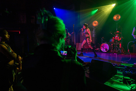 MAXINES at Howls of the Sirens Victory North photography by Valentin Sivyakov-VAL06798