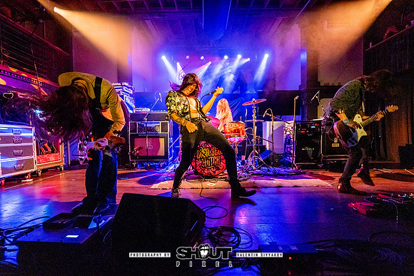 029-Seven Year Witch at Victory North Savannah photo by Valentin Sivyakov