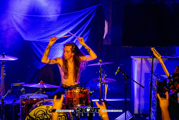 035-Seven Year Witch at Victory North Savannah photo by Valentin Sivyakov
