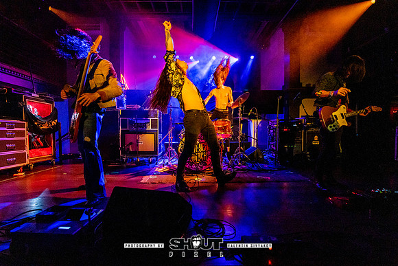 031-Seven Year Witch at Victory North Savannah photo by Valentin Sivyakov