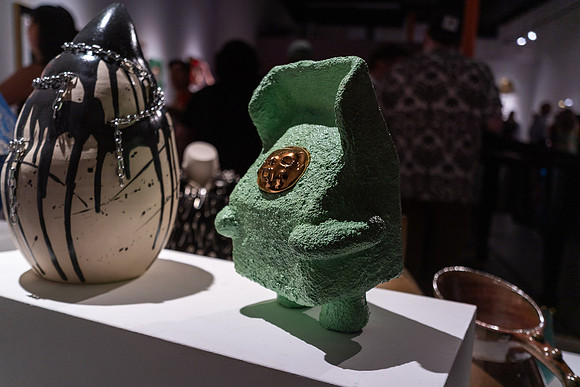 0253 Kai Lin Art OBJECTS-VAL03007