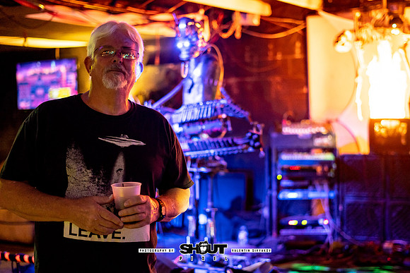 0061-Off-stage Captured by Robots with Pink Peugeot and JUS B show photo by Valentin Sivyakov-VAL05113