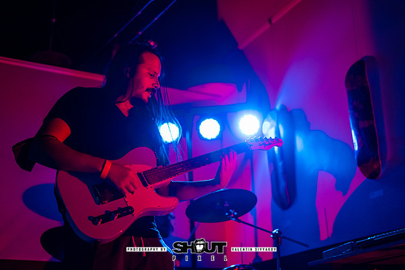 022-Pink Peugeot, AURA Fest Presents, photo by Valentin Sivyakov shoutpixel