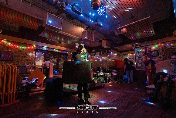 0032-Off-Stage Donna Savage--Fauvely-Smalltalk-Joshydrop at El-Rocko Lounge photo by Valentin Sivyakov-VAL07401