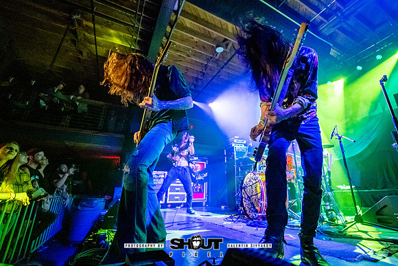040-Seven Year Witch at Victory North Savannah photo by Valentin Sivyakov